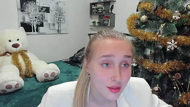 LinaTruly online show from January 2025 08:25:02 PM