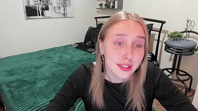 LinaTruly online show from January 2025 08:21:01 PM