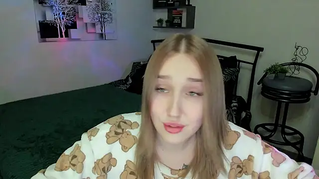 LinaTruly online show from February 2025 08:31:01 PM