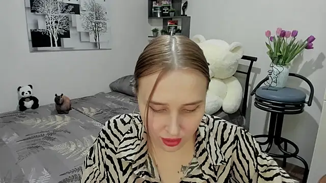 LinaTruly online show from March 2025 09:18:02 PM