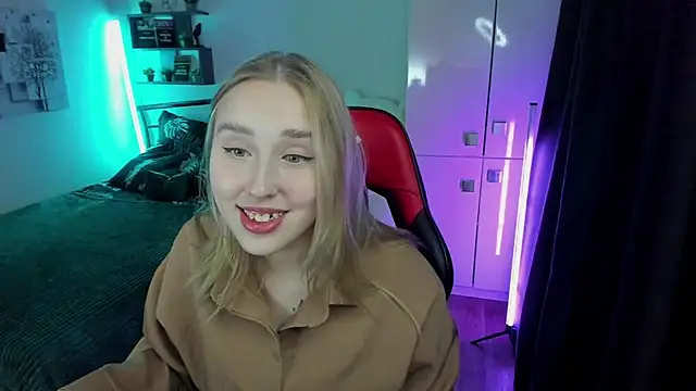 LinaTruly online show from October 2025 09:14:02 PM