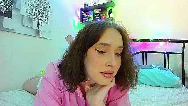 LinaTruly online show from March 2026 10:35:02 PM