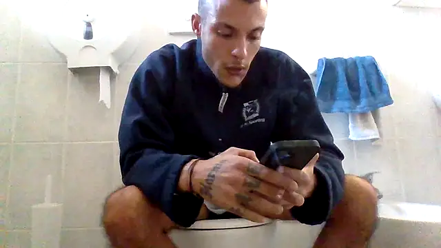 Snapshot of FTM98xxx chatting on December 2024 02:00:01 PM FTM98xxx online show from December 2024 02:00:01 PM