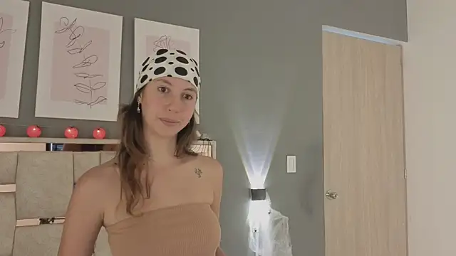 jolie lov online show from October 2025 01:03:02 PM