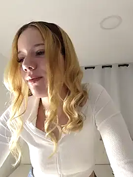 NicoleCut online show from February 2025 11:01:02 AM