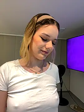 NicoleCut online show from November 2025 10:48:02 AM