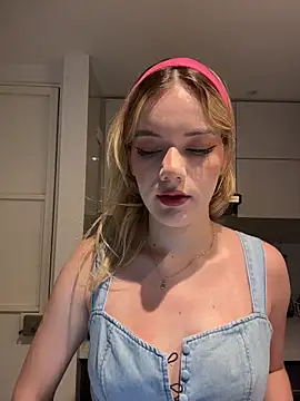 NicoleCut online show from March 2026 09:59:02 AM