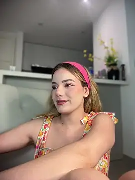 Snapshot of NicoleCut chatting on June 2026 11:24:02 PM NicoleCut online show from June 2026 11:24:02 PM