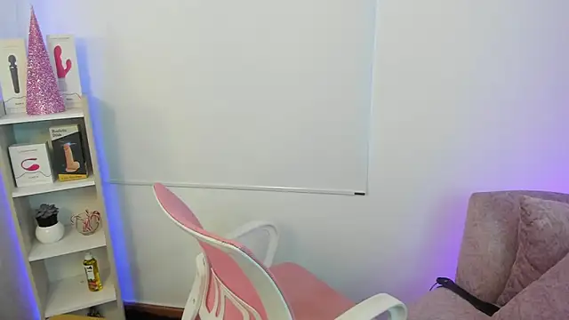 Snapshot of savage_sweethearts chatting on December 2024 09:11:01 PM savage sweethearts online show from December 2024 09:11:01 PM