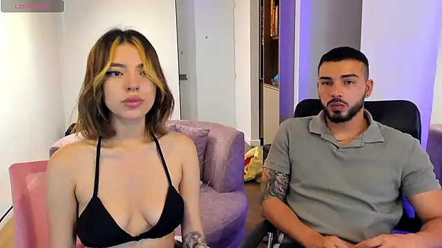 Snapshot of savage_sweethearts chatting on February 2025 02:51:02 AM savage sweethearts online show from February 2025 02:51:02 AM