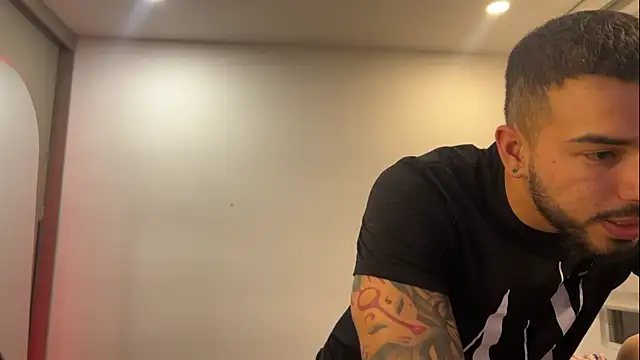 Snapshot of savage_sweethearts chatting on February 2025 06:14:01 AM savage sweethearts online show from February 2025 06:14:01 AM