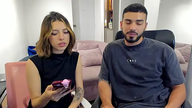 Snapshot of savage_sweethearts chatting on March 2025 04:25:02 AM savage sweethearts online show from March 2025 04:25:02 AM