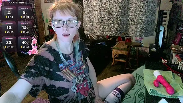 Snapshot of _hellostormy_ chatting on February 2025 12:27:01 AM hellostormy online show from February 2025 12:27:01 AM