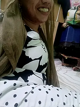 Snapshot of Haniya-143 chatting on May 2026 01:48:02 PM Haniya-143 online show from May 2026 01:48:02 PM