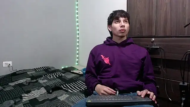 Snapshot of pervertsteens3 chatting on September 2025 03:05:01 AM pervertsteens3 online show from September 2025 03:05:01 AM