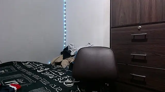 Snapshot of pervertsteens3 chatting on September 2025 04:01:02 AM pervertsteens3 online show from September 2025 04:01:02 AM