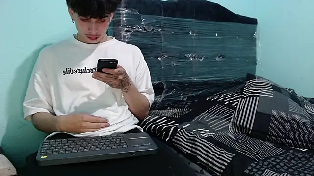 Snapshot of pervertsteens3 chatting on October 2025 08:54:02 AM pervertsteens3 online show from October 2025 08:54:02 AM