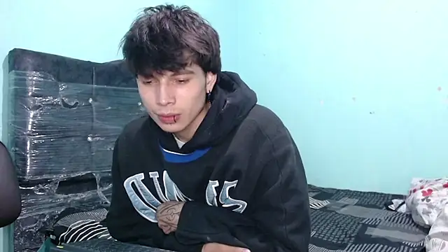 Snapshot of pervertsteens3 chatting on October 2025 04:13:01 AM pervertsteens3 online show from October 2025 04:13:01 AM