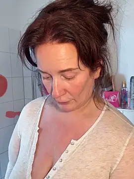 Engel mia online show from May 2026 10:22:02 AM