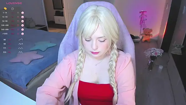 Snapshot of Amy_honey_angel chatting on January 2025 12:11:02 PM Amy honey angel online show from January 2025 12:11:02 PM