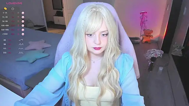 Snapshot of Amy_honey_angel chatting on January 2025 11:30:02 AM Amy honey angel online show from January 2025 11:30:02 AM