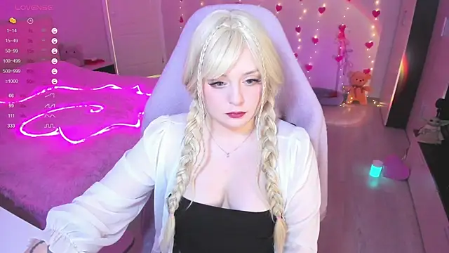 Snapshot of Amy_honey_angel chatting on February 2025 09:14:02 AM Amy honey angel online show from February 2025 09:14:02 AM