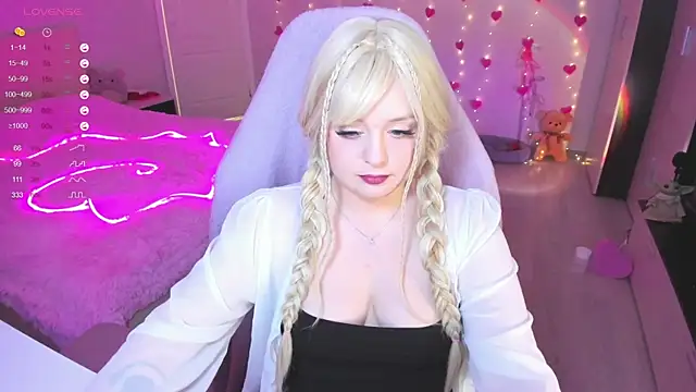 Snapshot of Amy_honey_angel chatting on February 2025 12:18:02 PM Amy honey angel online show from February 2025 12:18:02 PM