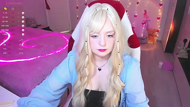 Snapshot of Amy_honey_angel chatting on February 2025 01:55:02 PM Amy honey angel online show from February 2025 01:55:02 PM