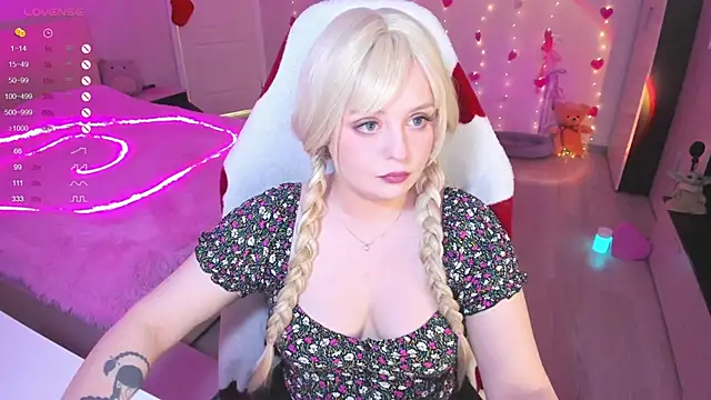 Snapshot of Amy_honey_angel chatting on February 2025 09:23:01 AM Amy honey angel online show from February 2025 09:23:01 AM