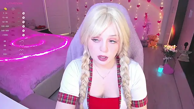 Snapshot of Amy_honey_angel chatting on February 2025 10:04:02 AM Amy honey angel online show from February 2025 10:04:02 AM