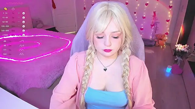 Snapshot of Amy_honey_angel chatting on February 2025 09:32:01 AM Amy honey angel online show from February 2025 09:32:01 AM