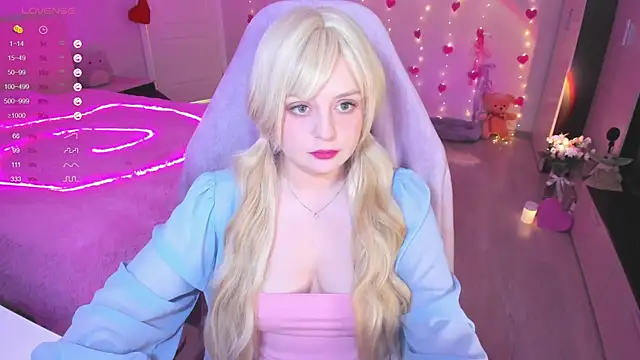 Snapshot of Amy_honey_angel chatting on February 2025 06:43:02 AM Amy honey angel online show from February 2025 06:43:02 AM