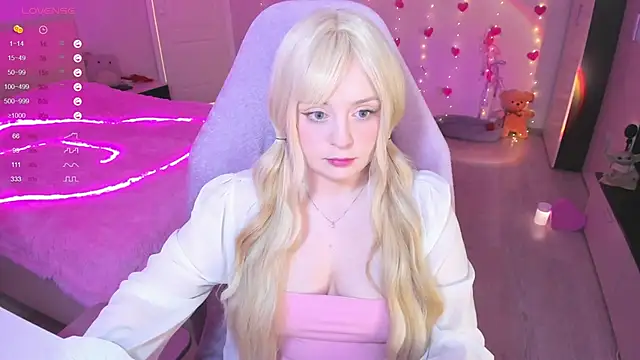 Snapshot of Amy_honey_angel chatting on March 2025 09:21:01 AM Amy honey angel online show from March 2025 09:21:01 AM