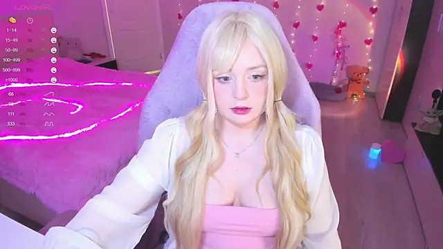 Snapshot of Amy_honey_angel chatting on March 2025 12:26:02 PM Amy honey angel online show from March 2025 12:26:02 PM