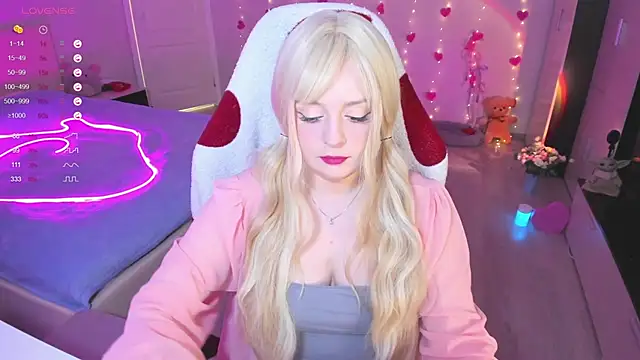 Snapshot of Amy_honey_angel chatting on March 2025 09:12:02 AM Amy honey angel online show from March 2025 09:12:02 AM