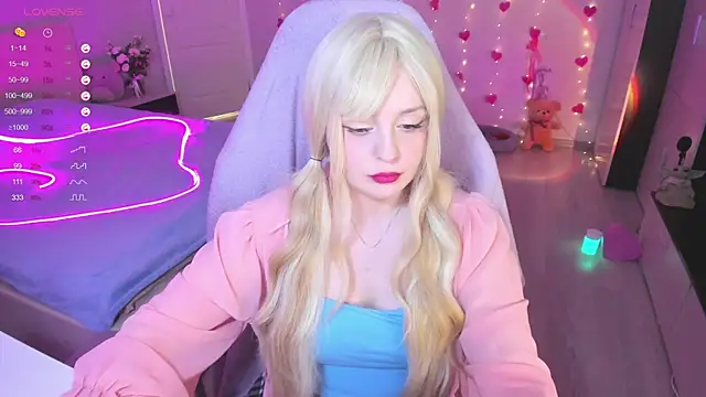 Snapshot of Amy_honey_angel chatting on March 2025 12:47:02 PM Amy honey angel online show from March 2025 12:47:02 PM