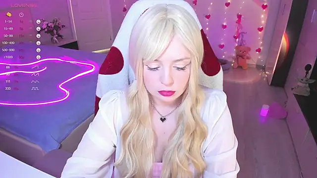 Snapshot of Amy_honey_angel chatting on March 2025 12:01:02 PM Amy honey angel online show from March 2025 12:01:02 PM