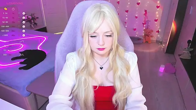 Snapshot of Amy_honey_angel chatting on March 2025 09:45:02 AM Amy honey angel online show from March 2025 09:45:02 AM