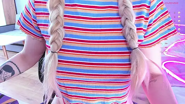 Snapshot of Amy_honey_angel chatting on February 2026 11:20:02 AM Amy honey angel online show from February 2026 11:20:02 AM