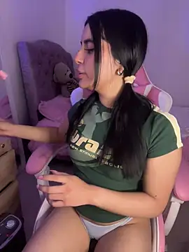 Emily-14 online show from April 2026 05:14:01 AM