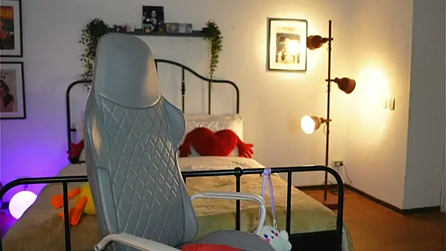 Snapshot of vampy_dolll chatting on February 2025 01:31:01 AM vampy dolll online show from February 2025 01:31:01 AM