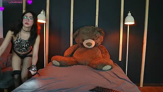 Snapshot of vampy_dolll chatting on March 2025 09:02:02 PM vampy dolll online show from March 2025 09:02:02 PM