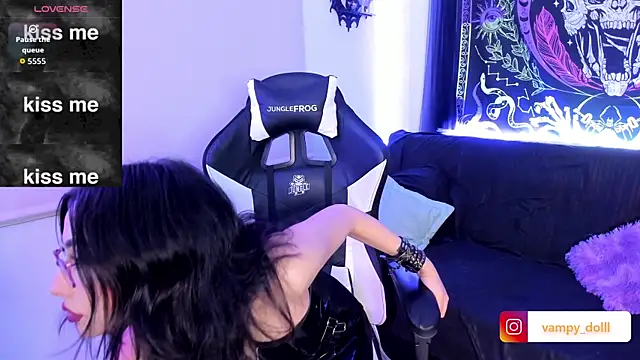 Snapshot of vampy_dolll chatting on September 2025 07:14:02 AM vampy dolll online show from September 2025 07:14:02 AM