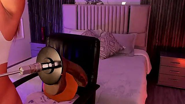 Lillyortiz online show from February 2026 08:39:01 PM