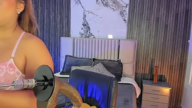 Lillyortiz online show from April 2026 07:48:01 PM