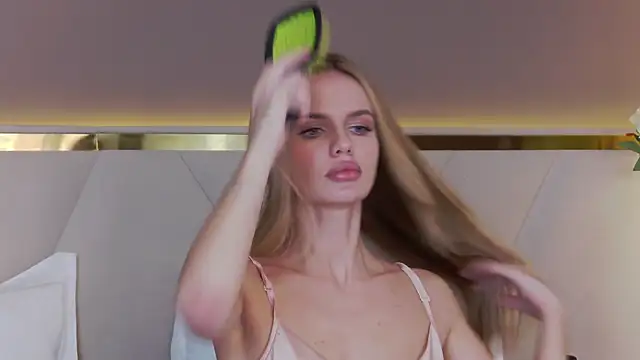 Snapshot of KristinaMaers chatting on January 2025 03:31:01 AM KristinaMaers online show from January 2025 03:31:01 AM