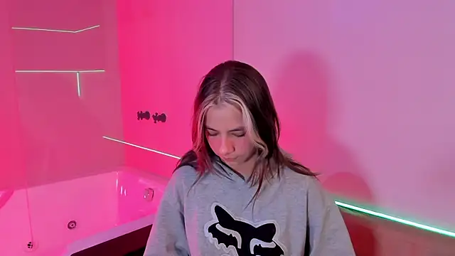 Snapshot of ArtemisaBlake chatting on December 2024 10:00:02 PM ArtemisaBlake online show from December 2024 10:00:02 PM