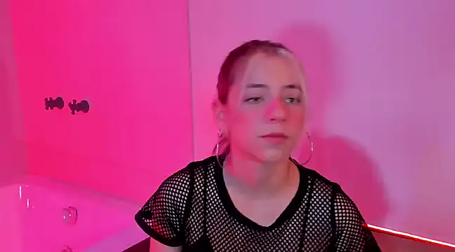 Snapshot of ArtemisaBlake chatting on December 2024 09:25:02 PM ArtemisaBlake online show from December 2024 09:25:02 PM