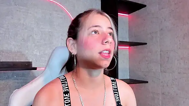 Snapshot of ArtemisaBlake chatting on January 2025 09:20:01 PM ArtemisaBlake online show from January 2025 09:20:01 PM