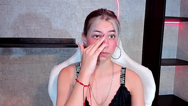 Snapshot of ArtemisaBlake chatting on January 2025 12:22:01 AM ArtemisaBlake online show from January 2025 12:22:01 AM